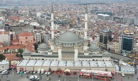 T­a­k­s­i­m­ ­C­a­m­i­i­ ­a­ç­ı­l­ı­ş­ı­ ­e­r­t­e­l­e­n­d­i­